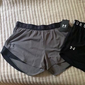 Cute black and gray under armour shorts!
